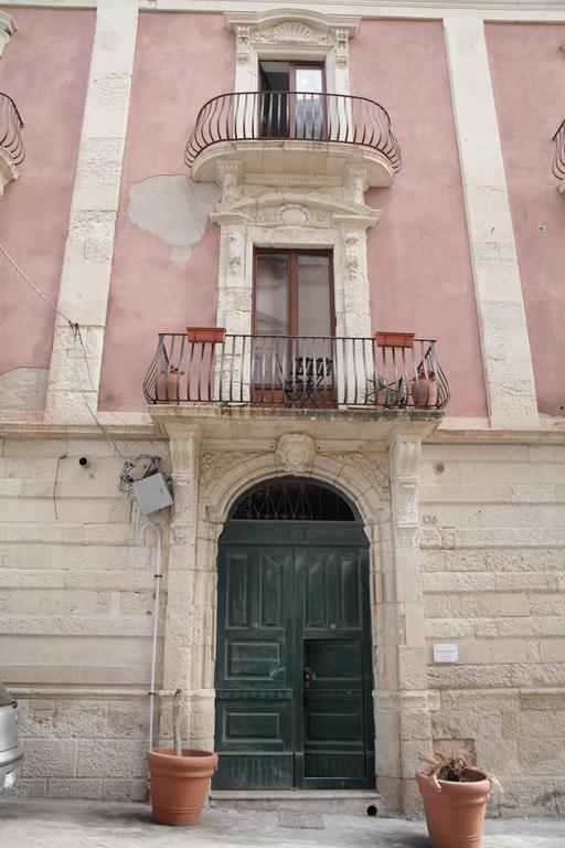 Maestranza Holiday Apartment *